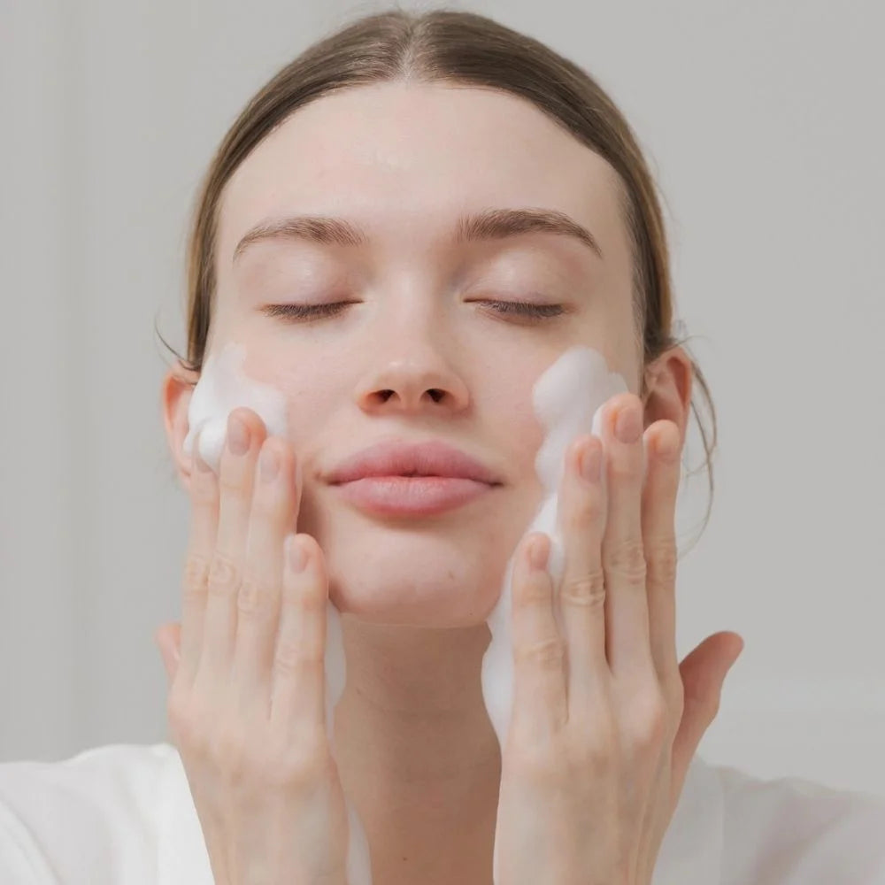 DECORTE AQ Soin Absolu Youth and Radiance Cleansing Foam 165ml