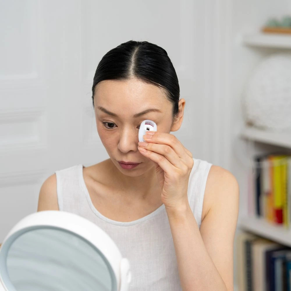 Eyelash curler (side)